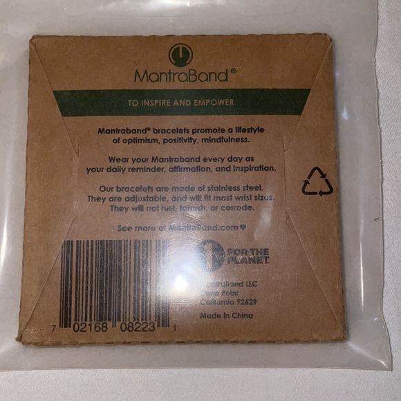 New! MantraBand “Fearless” 18K Gold Plated Bracelet Cuff✨One Size - Picture 8 of 8